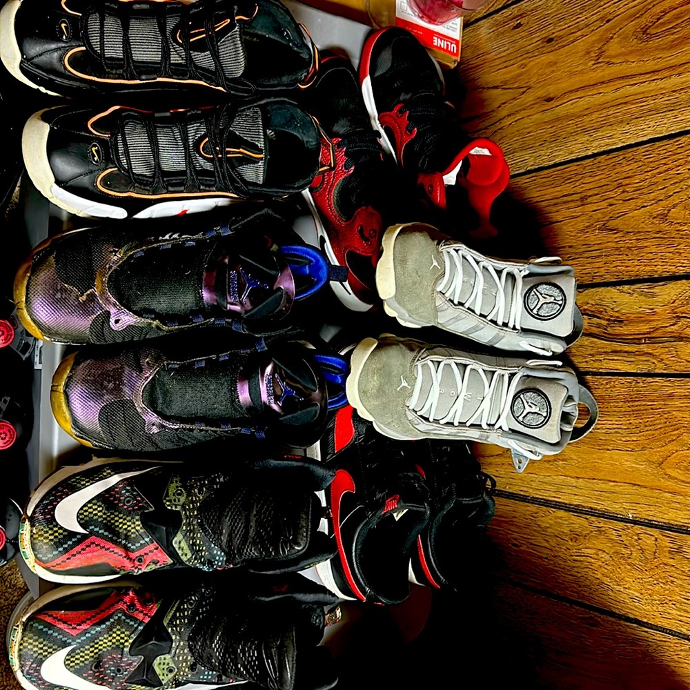 Athletic shoes